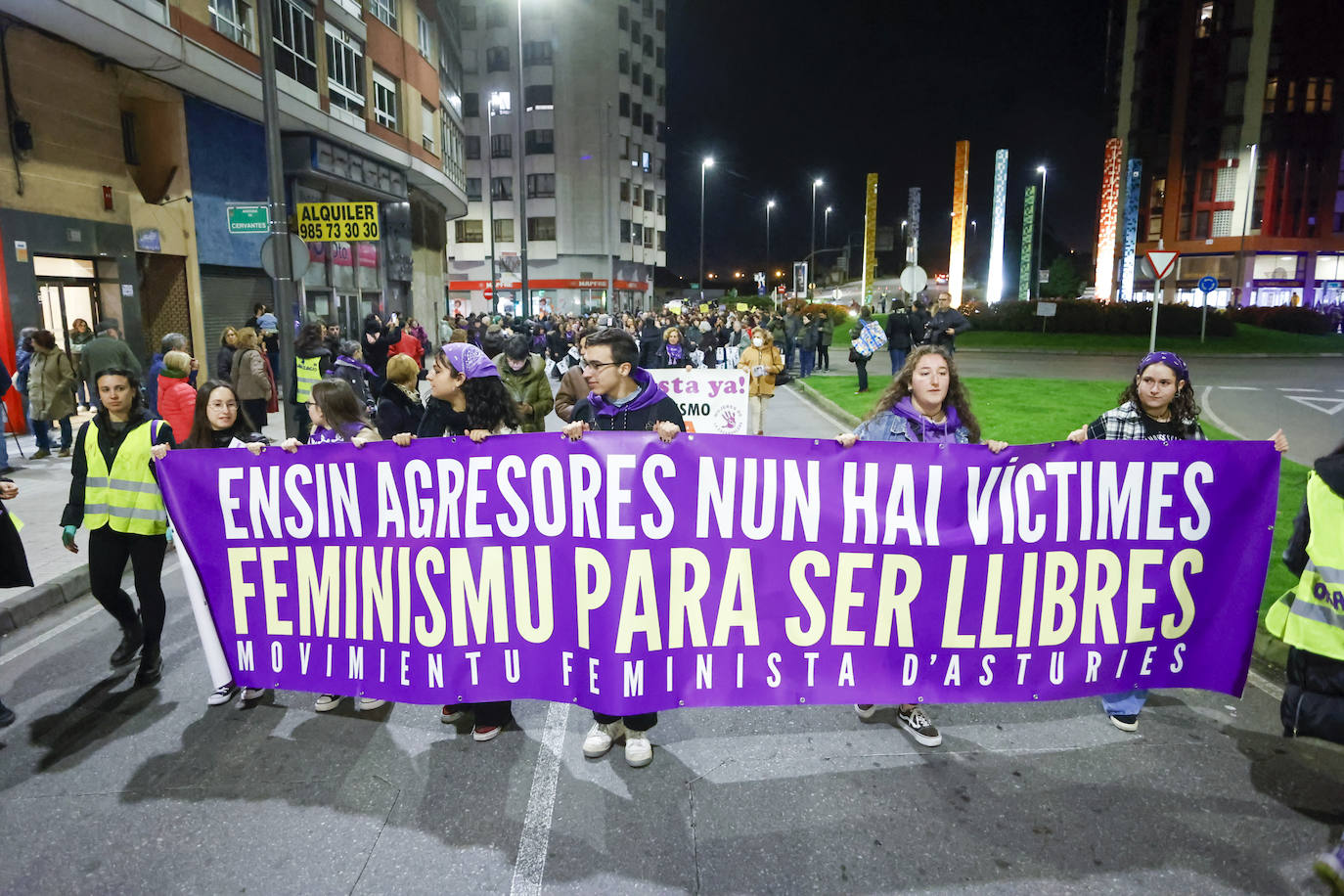 Fotos: Marcha por la igualdad en Avilés para erradicar la violencia de género