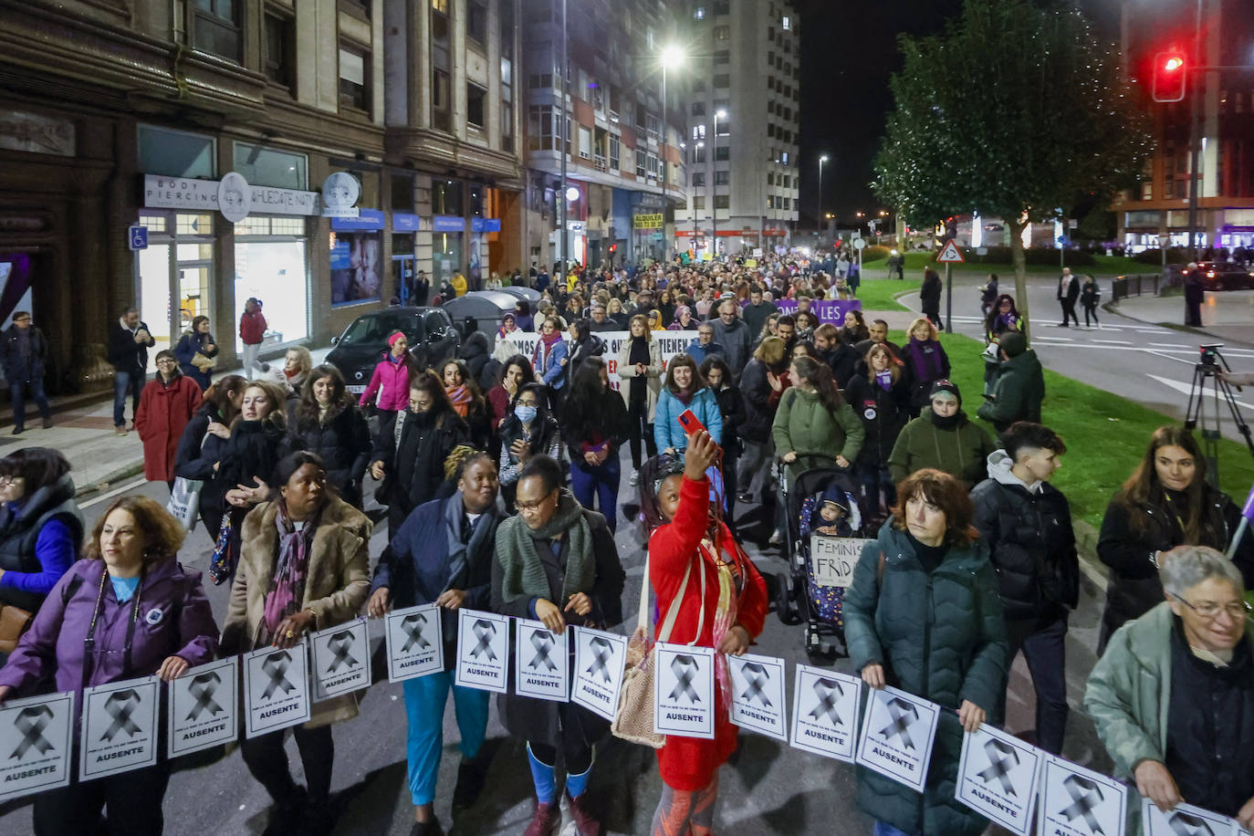 Fotos: Marcha por la igualdad en Avilés para erradicar la violencia de género