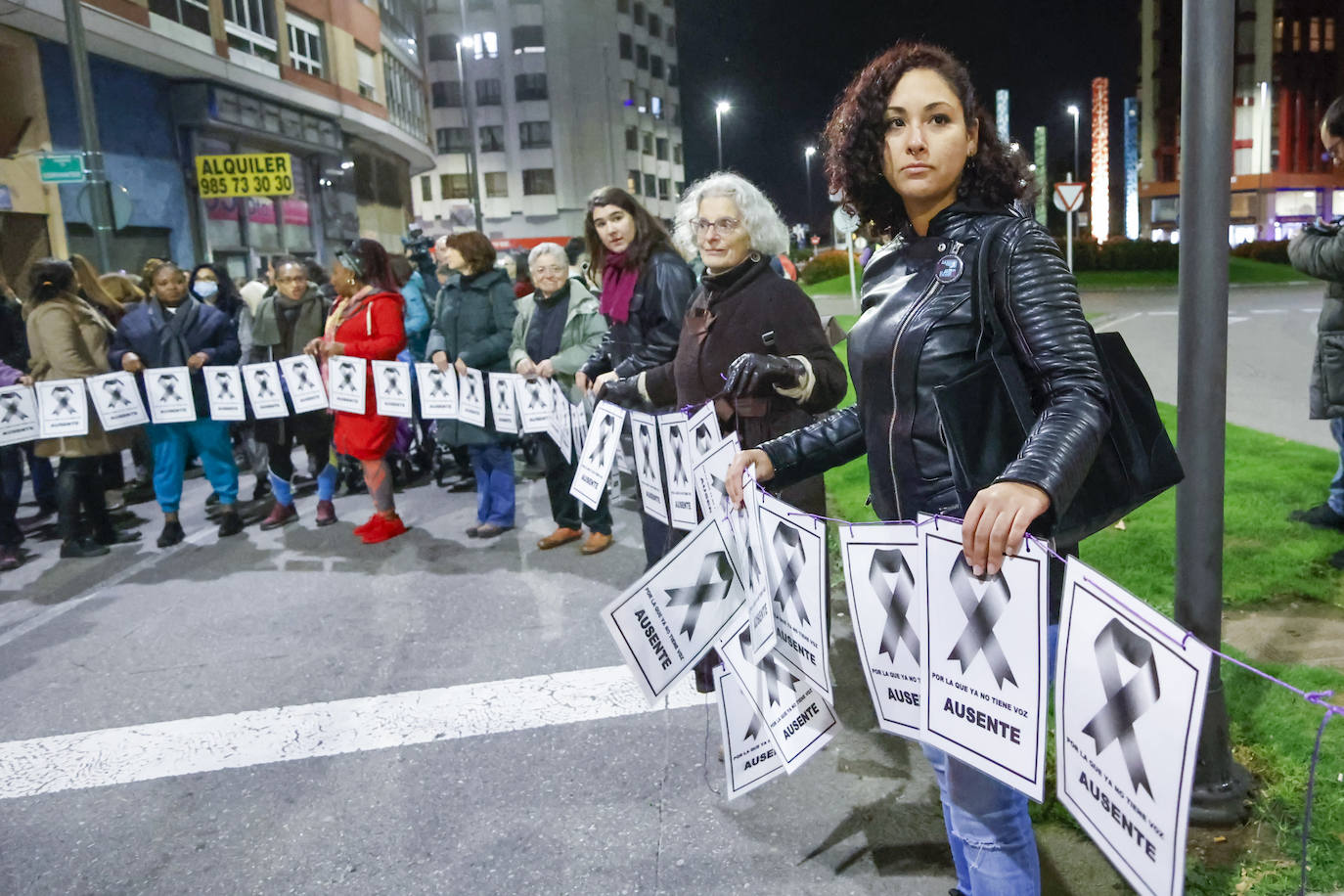 Fotos: Marcha por la igualdad en Avilés para erradicar la violencia de género