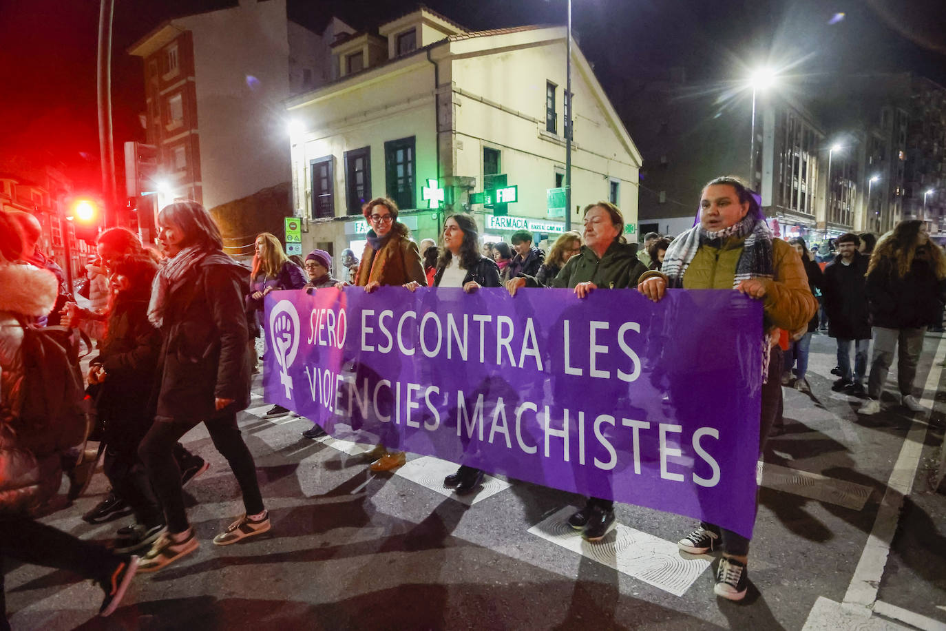 Fotos: Marcha por la igualdad en Avilés para erradicar la violencia de género