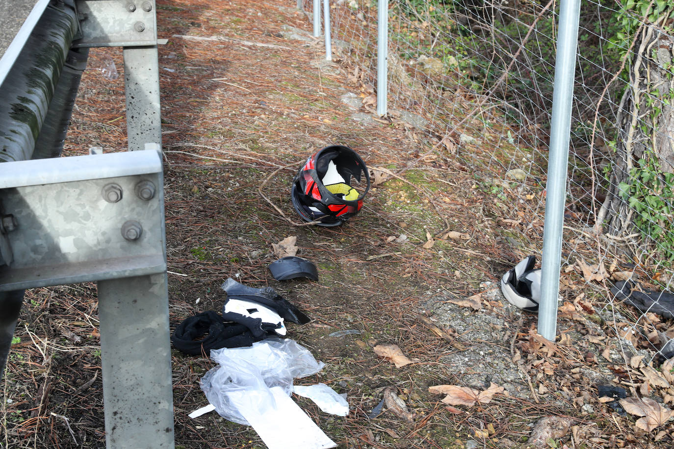 Fotos: Muere el hombre que resultó herido grave tras caer con su moto en la A-8