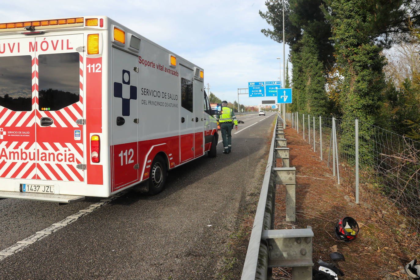 Fotos: Muere el hombre que resultó herido grave tras caer con su moto en la A-8