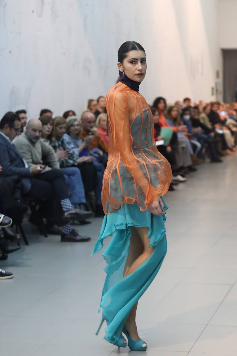 Fotos: Moda asturiana repleta de color y fantasía