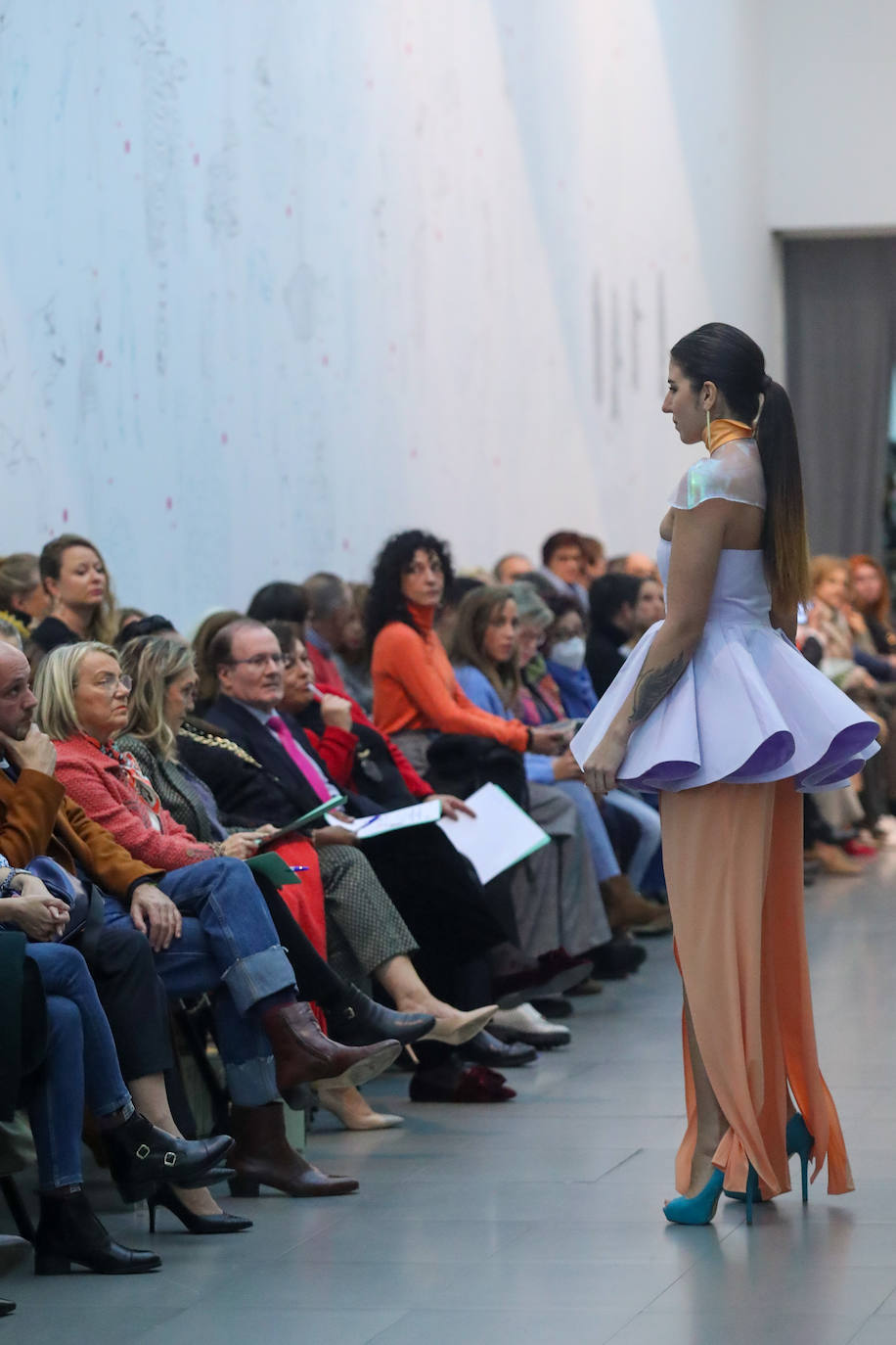 Fotos: Moda asturiana repleta de color y fantasía