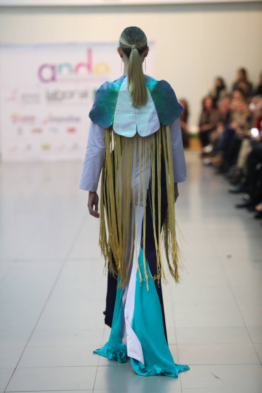 Fotos: Moda asturiana repleta de color y fantasía