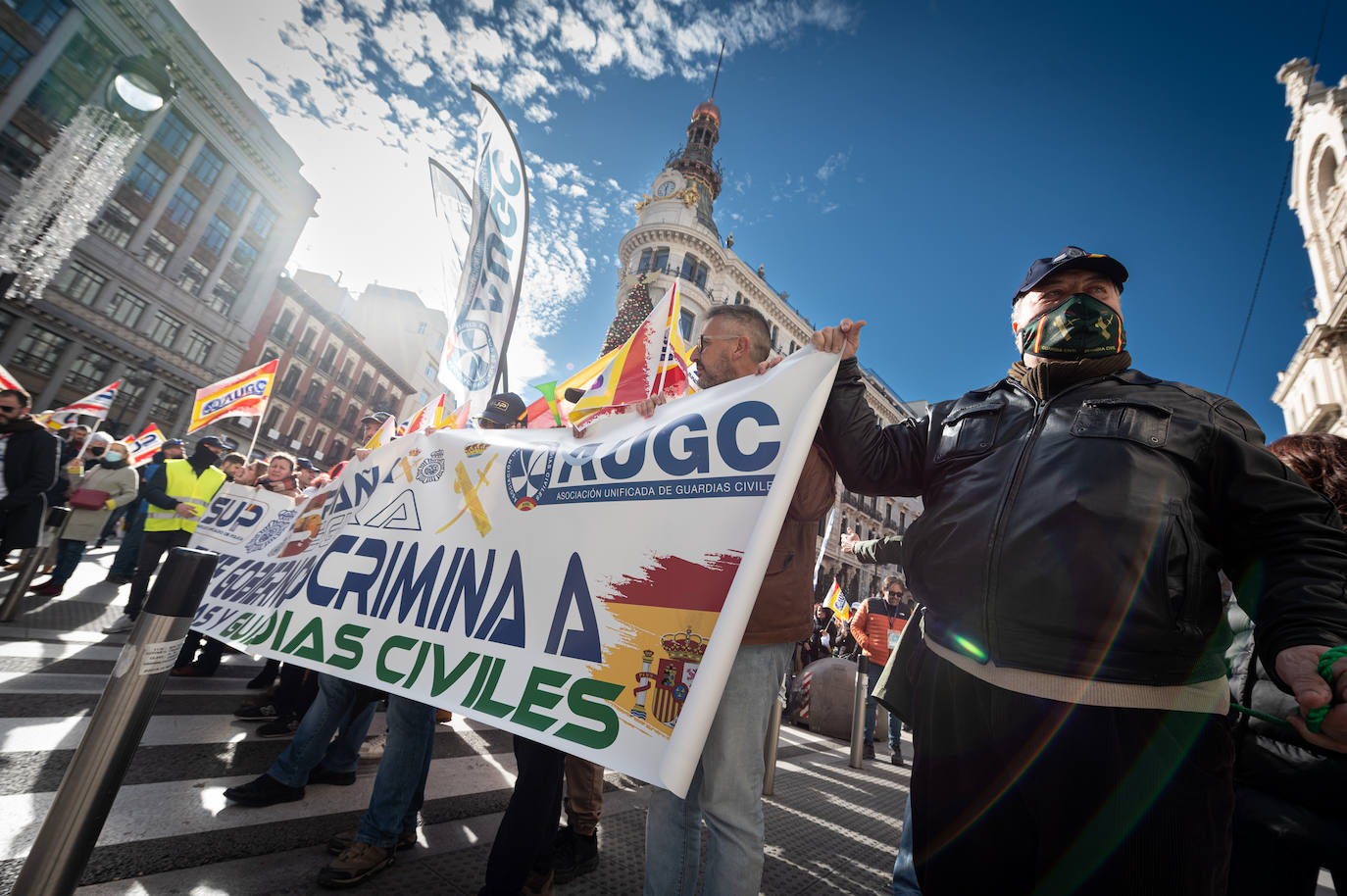 Fotos: «Este Gobierno discrimina a policías y guardias civiles»