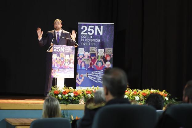 Barbón: «La violencia política contra la ministra Irene Montero me parece asquerosa»