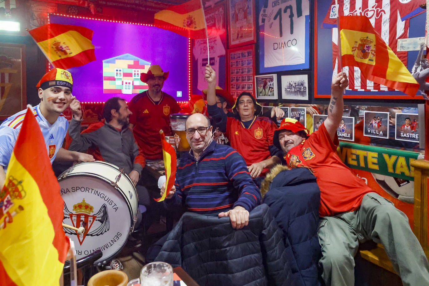 Fotos: Asturias anima a La Roja