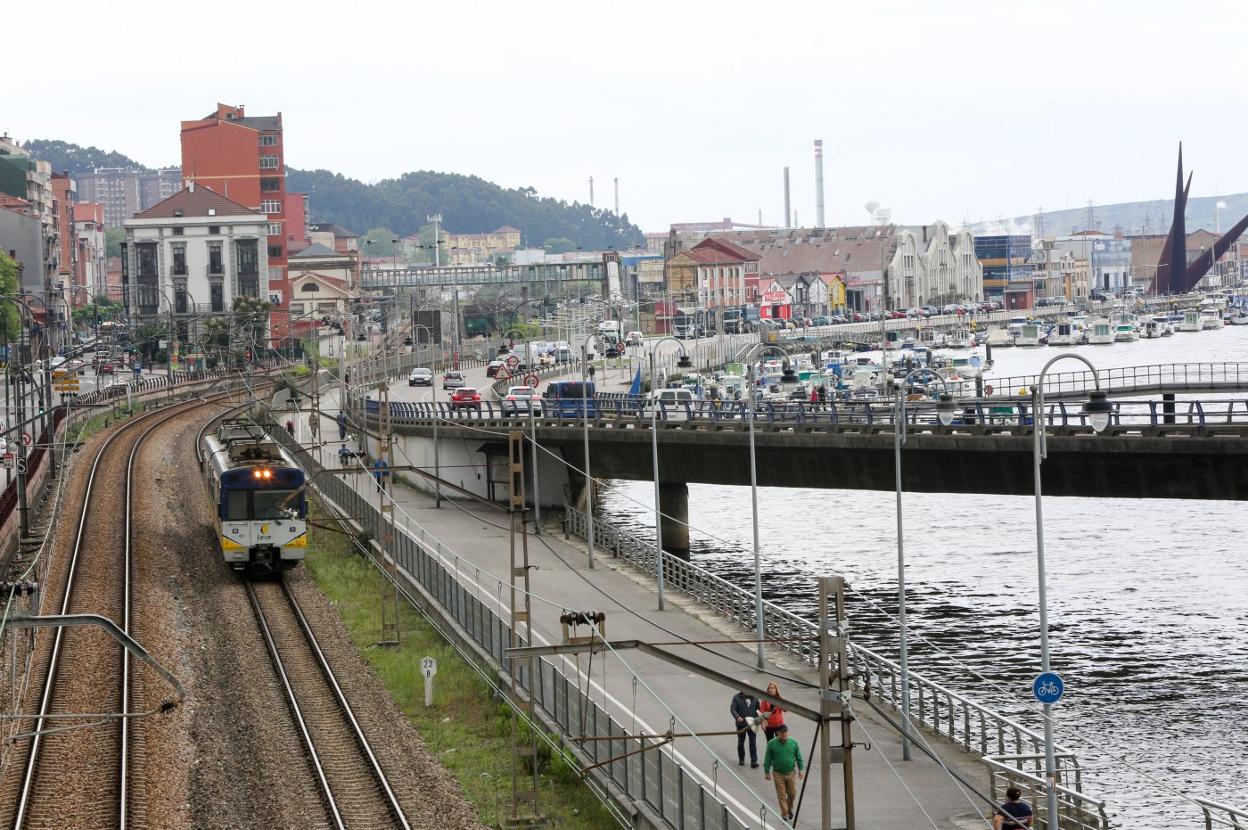 La barrera ferroviaria de Avilés sigue buscando soluciones 27 años después. 