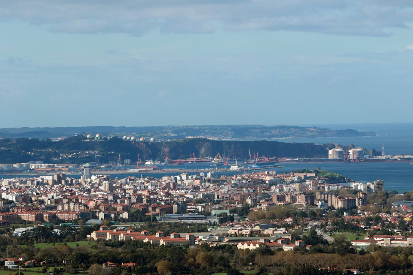 Los gijoneses piden mejoras en infraestructuras y servicios para «no lastrar  una ciudad dinámica» | El Comercio: Diario de Asturias