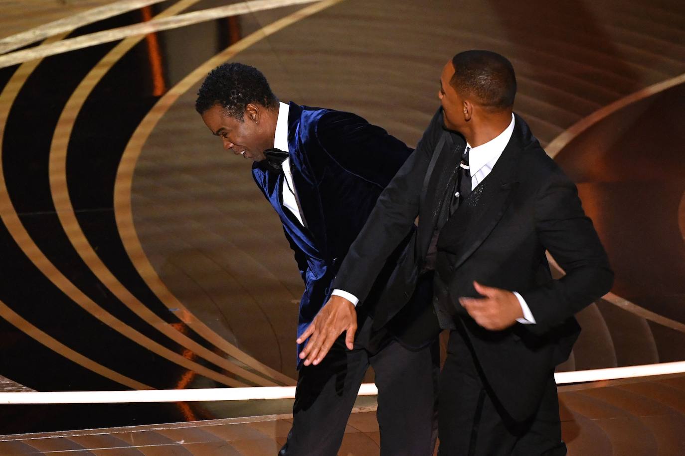 El actor Will Smith golpeando a Chris Rock en la gala de los Oscars. Este año se celebró la 94th edición de los Oscars, que tuvo lugar en el Dolby Theatre de Hollywood, California. 