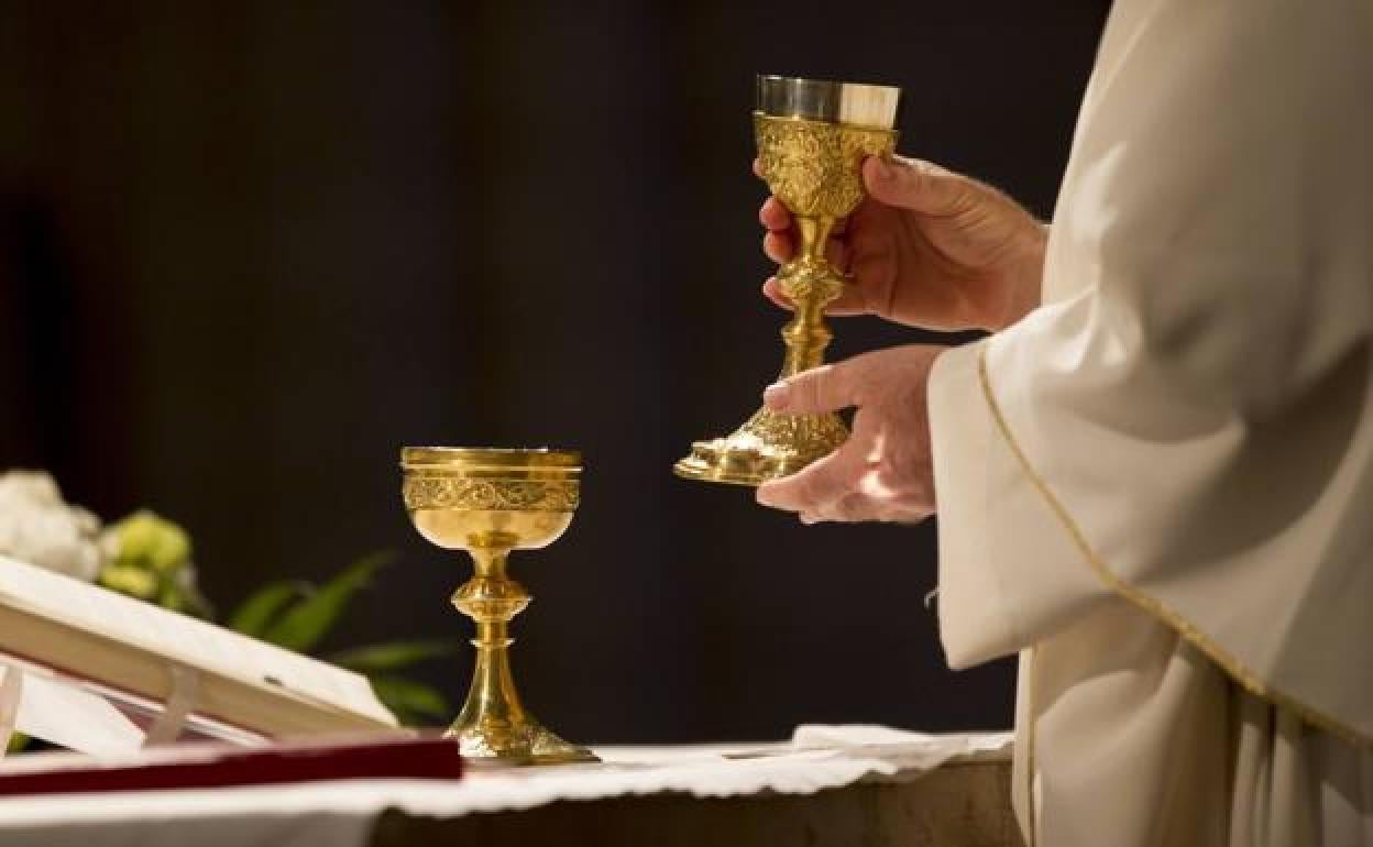 El cura que hizo un trío sado con dos prostitutas en una Iglesia, condenado  a tres años de cárcel | El Comercio: Diario de Asturias