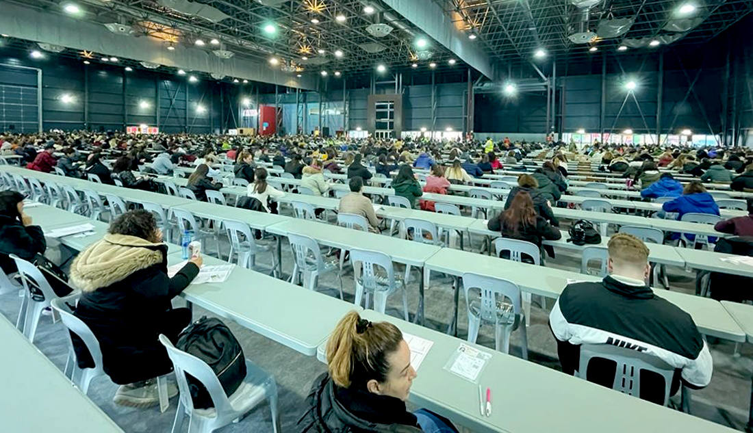 Fotos: Masivas oposiciones en Asturias para auxiliares educadores
