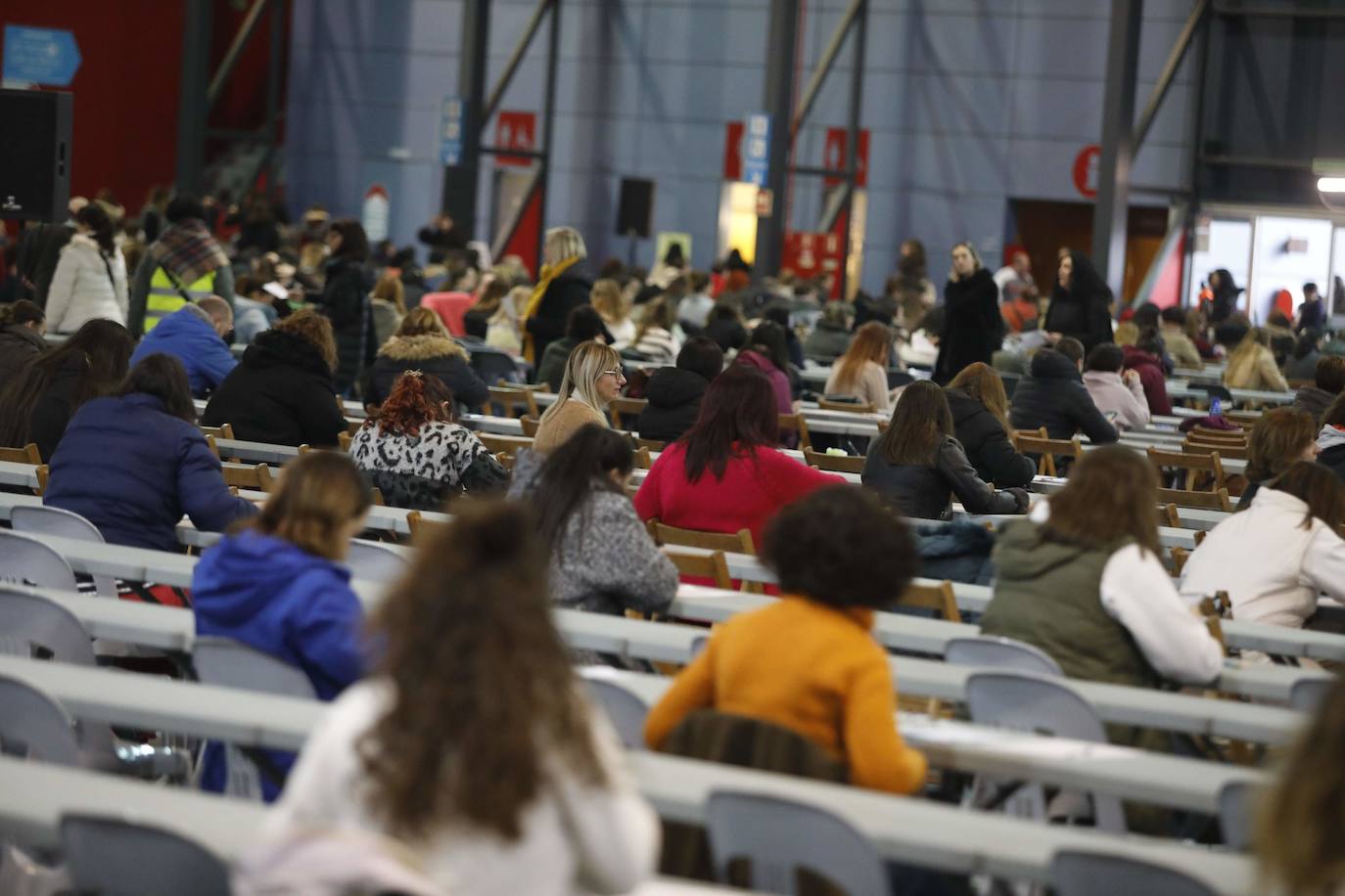 Fotos: Masivas oposiciones en Asturias para auxiliares educadores