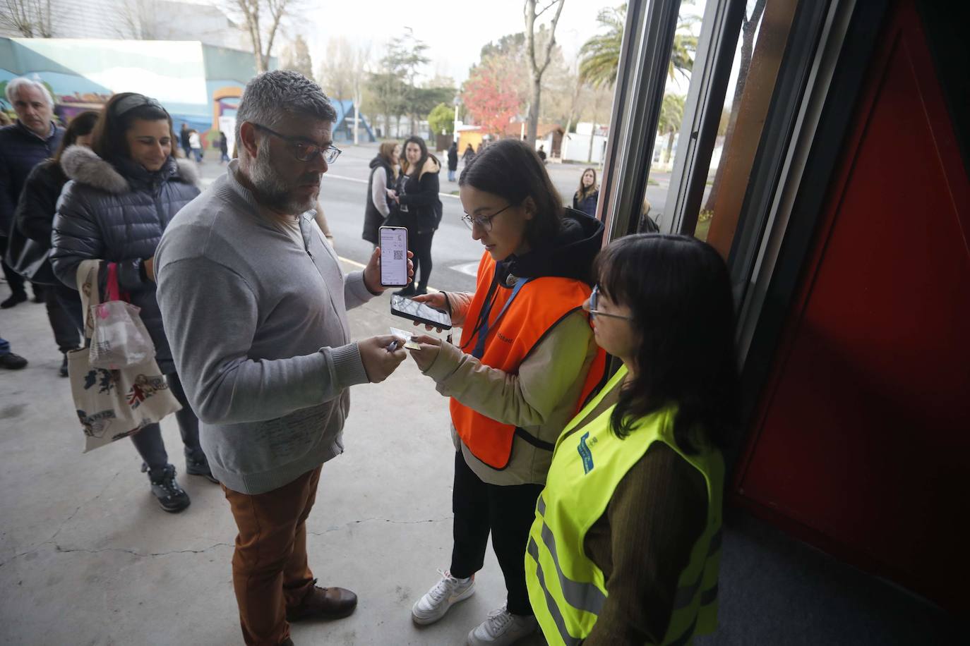 Fotos: Masivas oposiciones en Asturias para auxiliares educadores