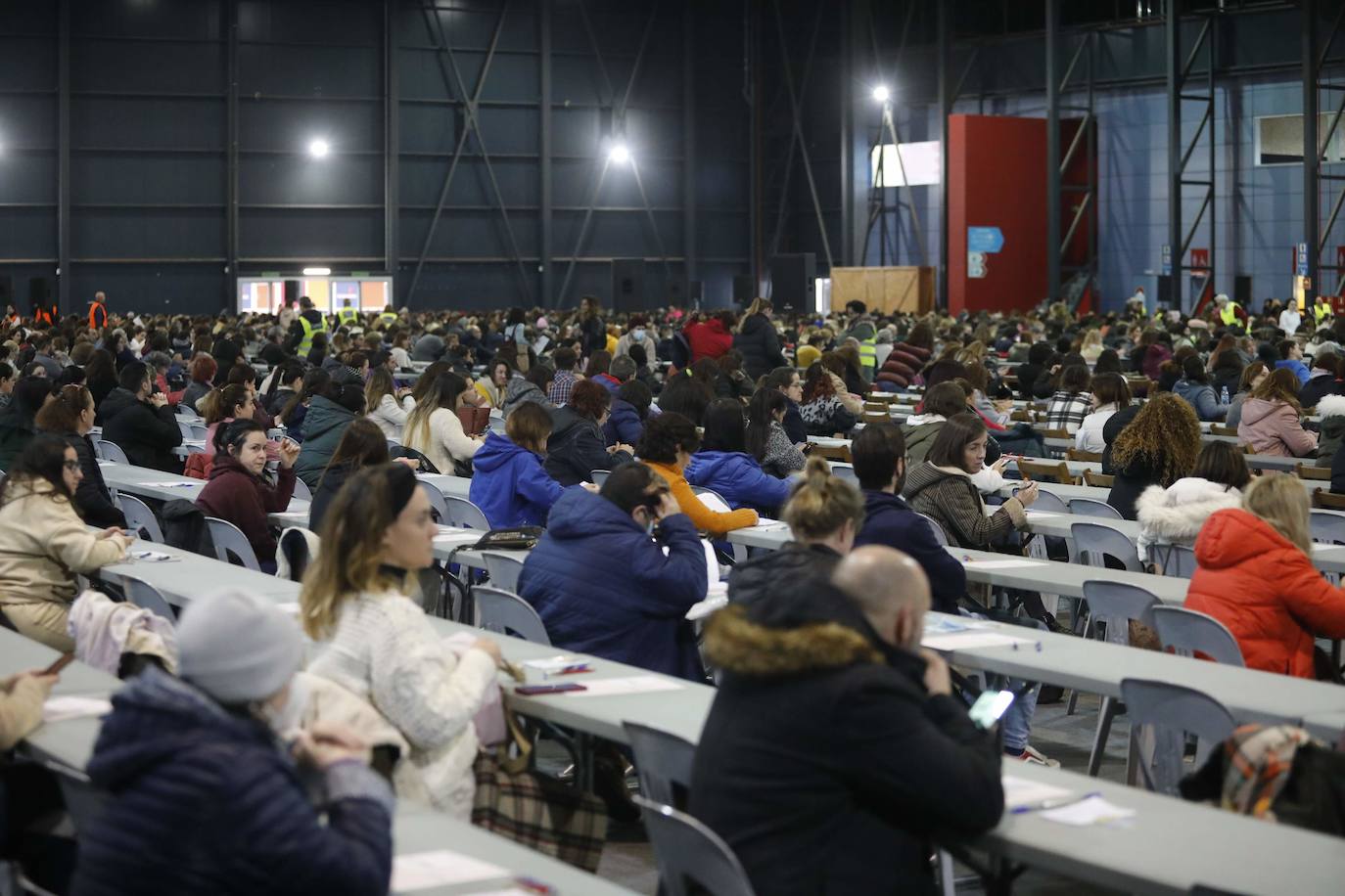 Fotos: Masivas oposiciones en Asturias para auxiliares educadores