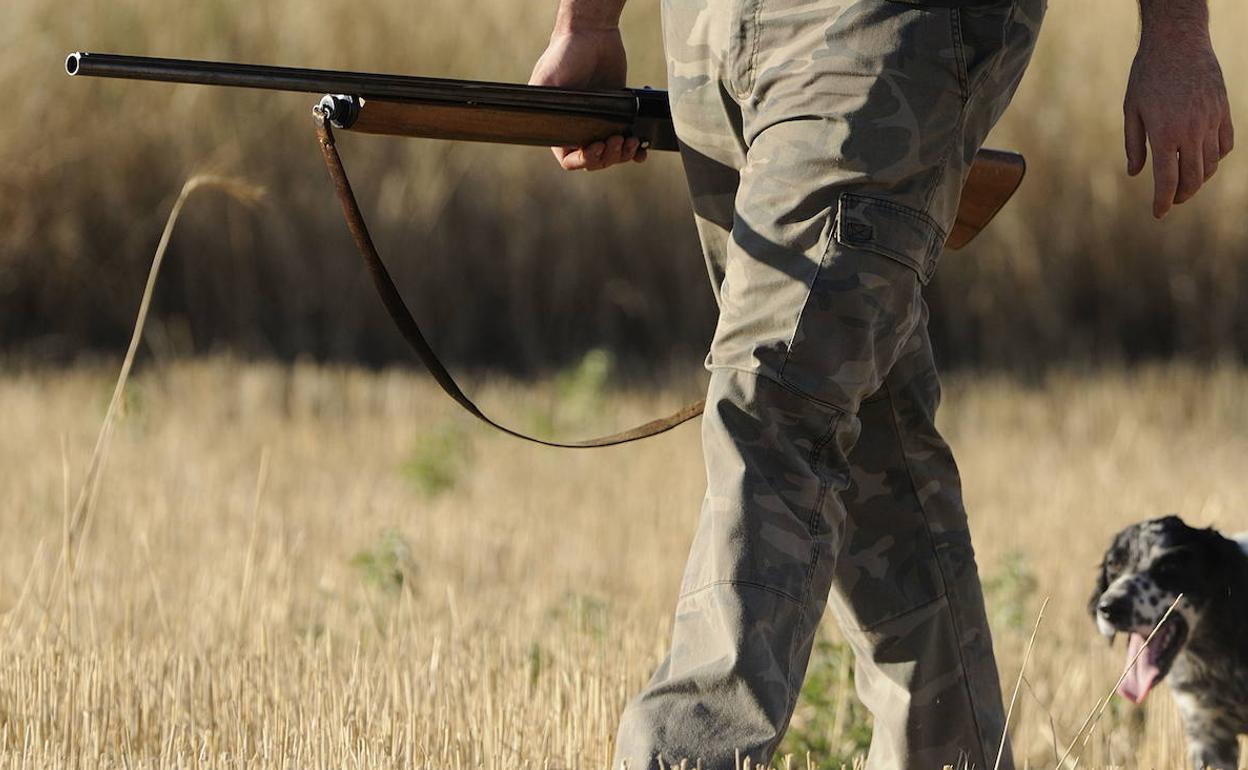 Investigan la muerte de un cazador tras recibir un disparo causado por su propio perro
