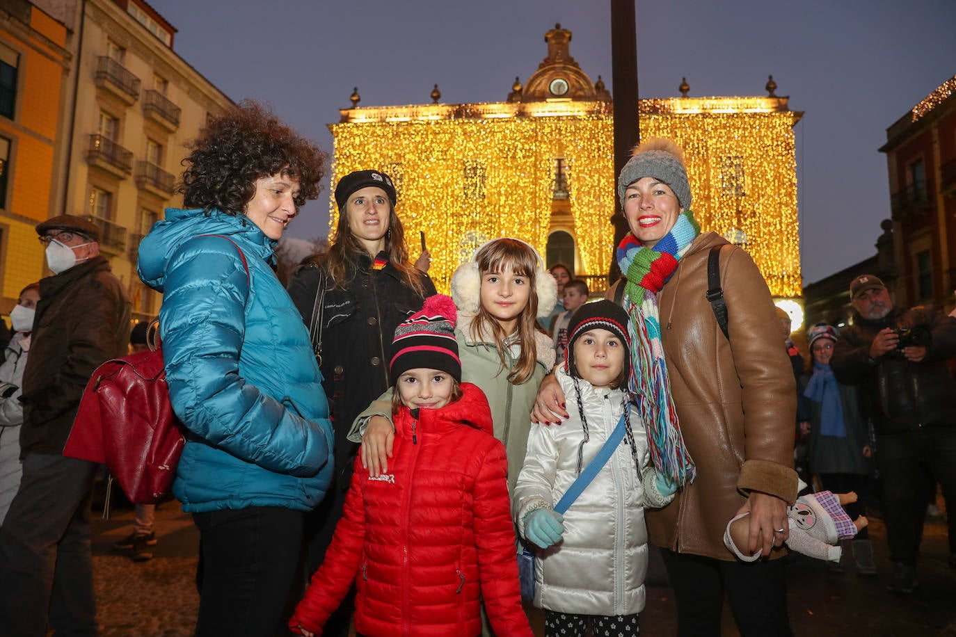 Fotos: Gijón estrena su alumbrado de Navidad más llamativo y deslumbrante