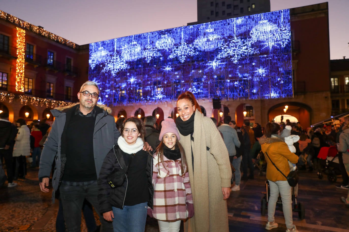 Fotos: Gijón estrena su alumbrado de Navidad más llamativo y deslumbrante