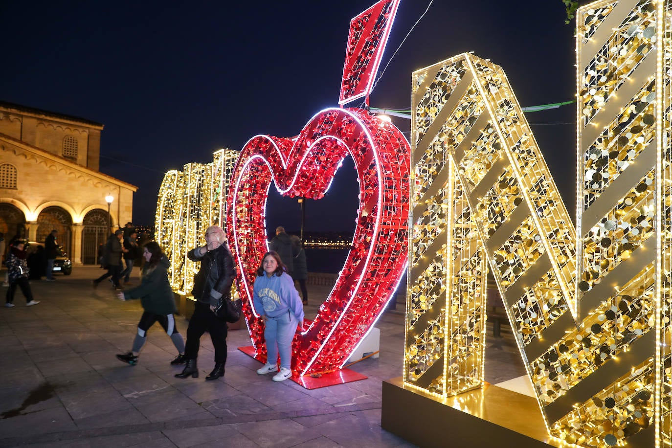 Fotos: Gijón estrena su alumbrado de Navidad más llamativo y deslumbrante