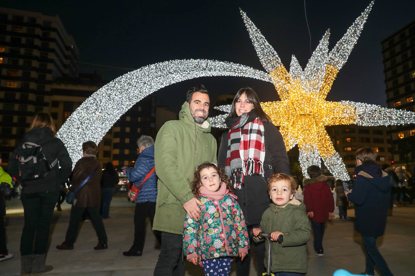 Fotos: Gijón estrena su alumbrado de Navidad más llamativo y deslumbrante