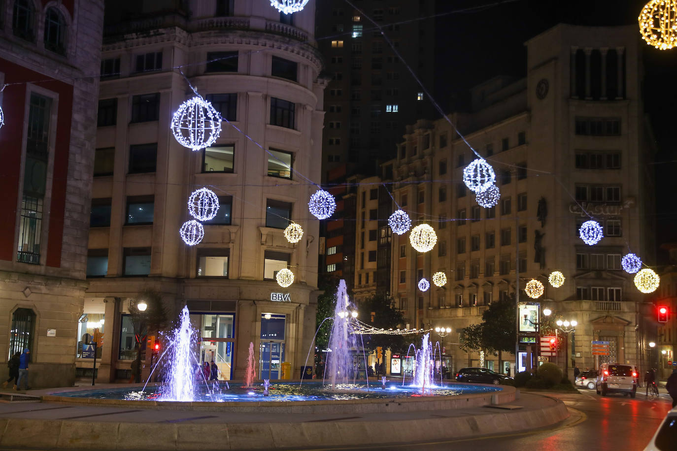 Fotos: Gijón estrena su alumbrado de Navidad más llamativo y deslumbrante