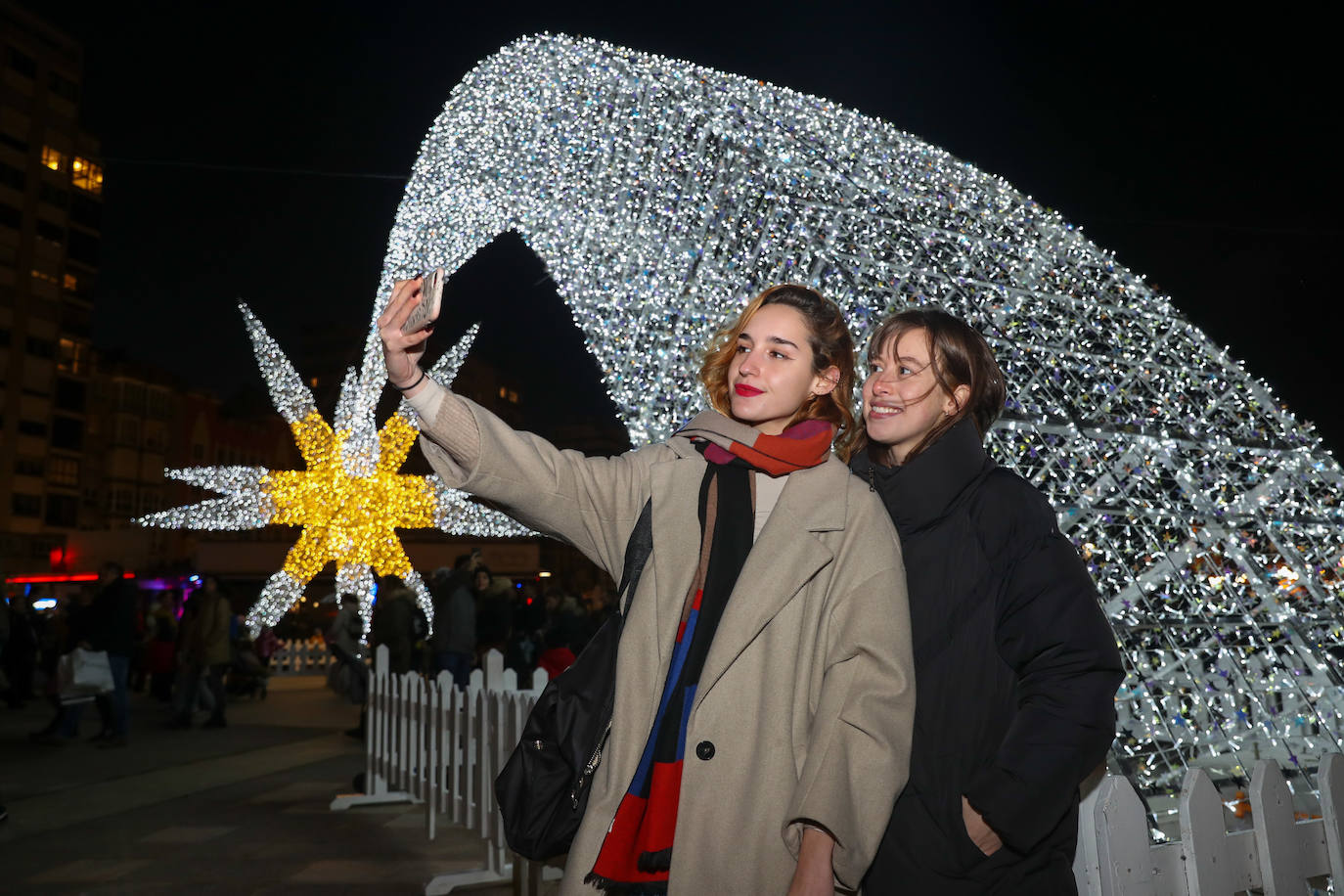 Fotos: Gijón estrena su alumbrado de Navidad más llamativo y deslumbrante