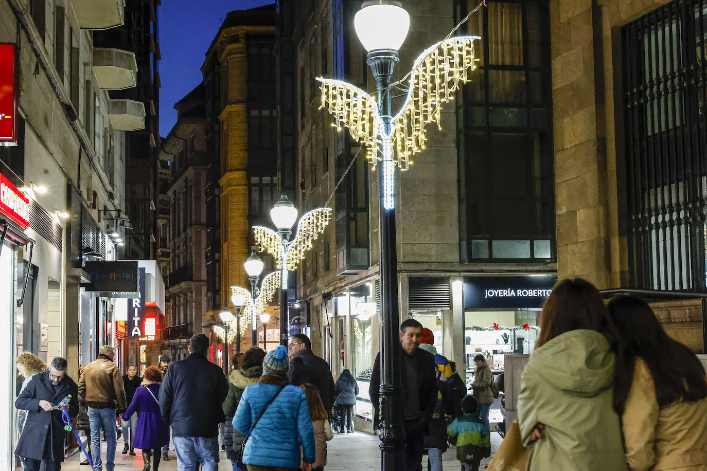 Fotos: Gijón estrena su alumbrado de Navidad más llamativo y deslumbrante