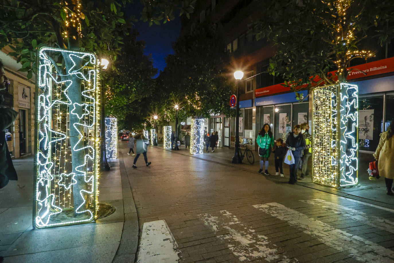 Fotos: Gijón estrena su alumbrado de Navidad más llamativo y deslumbrante