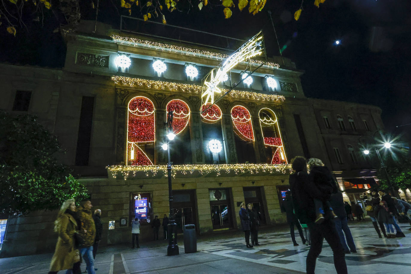 Fotos: Gijón estrena su alumbrado de Navidad más llamativo y deslumbrante