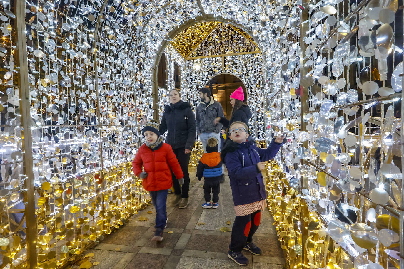 Fotos: Gijón estrena su alumbrado de Navidad más llamativo y deslumbrante