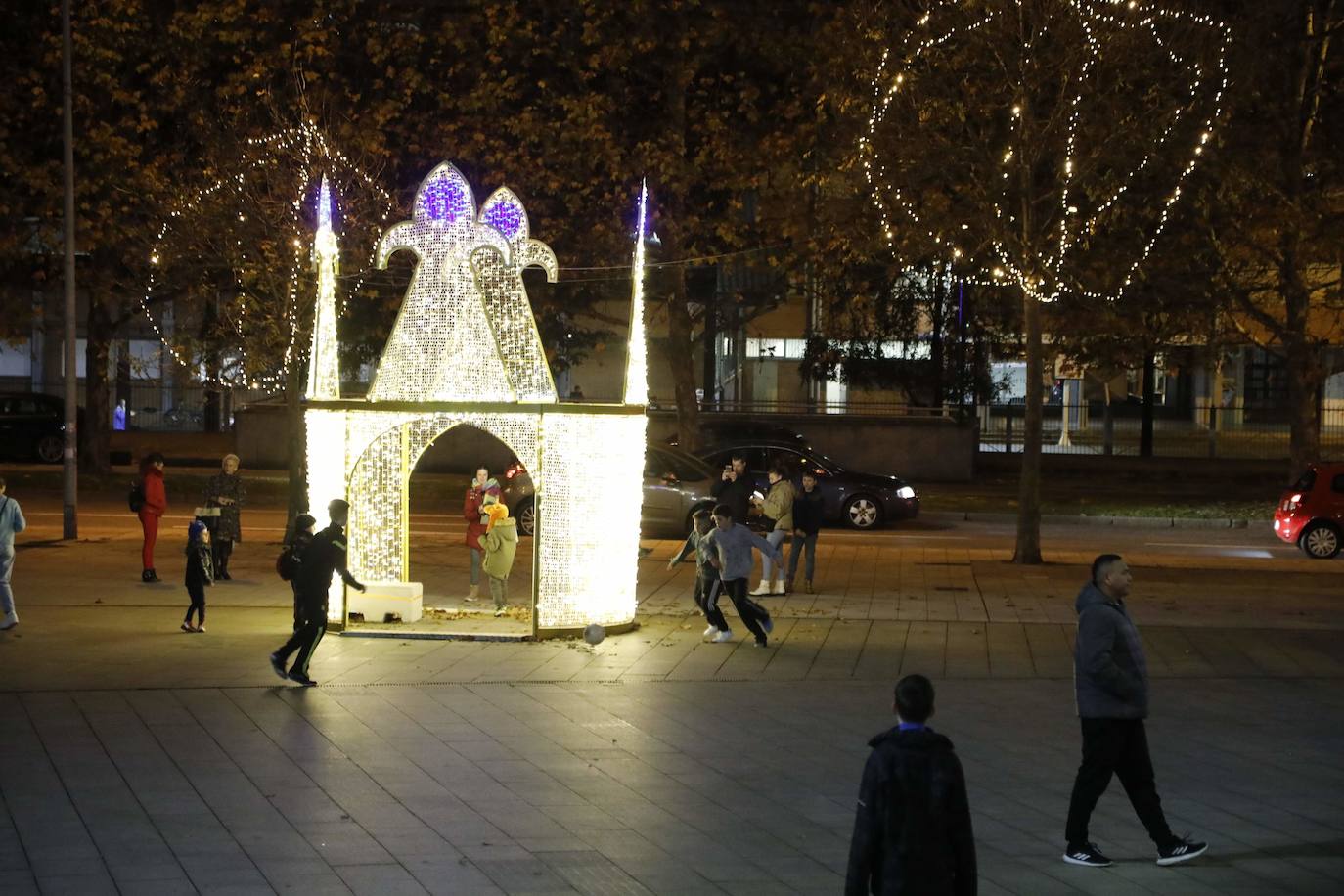 Fotos: Gijón estrena su alumbrado de Navidad más llamativo y deslumbrante