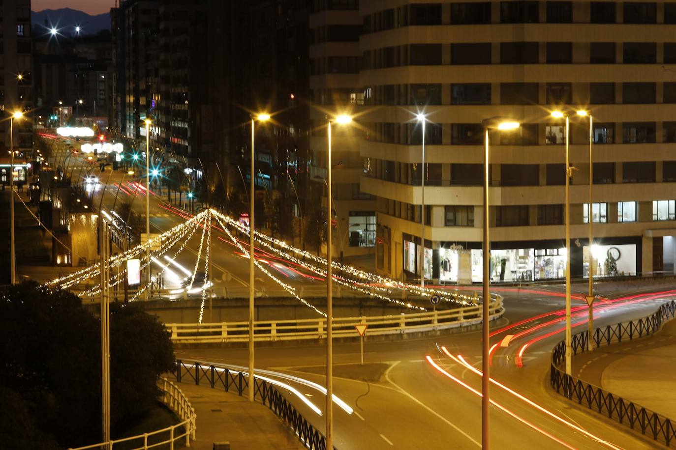 Fotos: Gijón estrena su alumbrado de Navidad más llamativo y deslumbrante