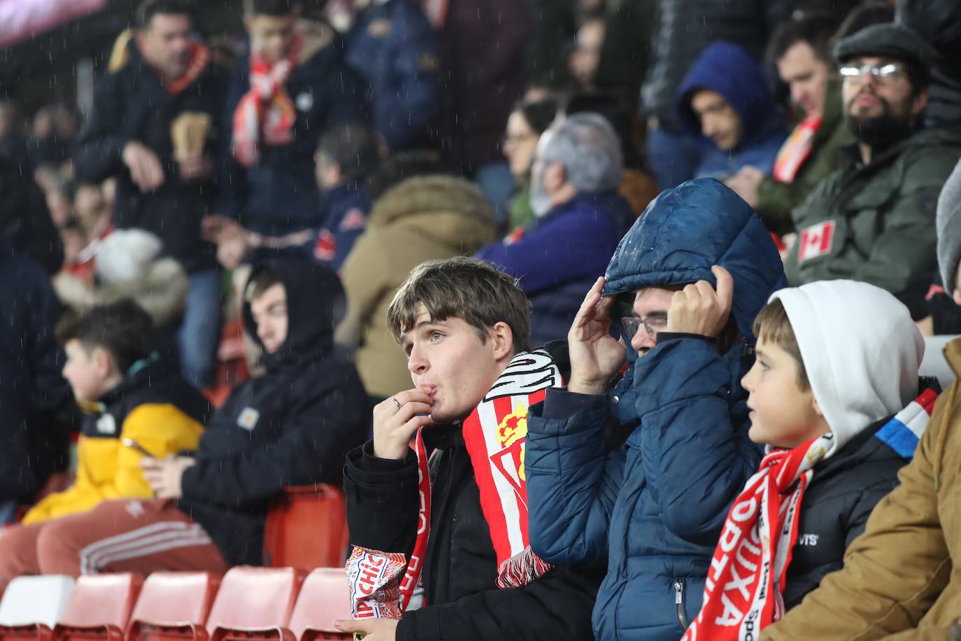 Fotos: ¿Estuviste en el Sporting - Las Palmas? ¡Búscate!