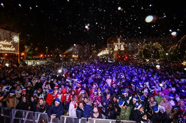 «La ciudad más grande del mundo» enciende la Navidad ante miles de personas