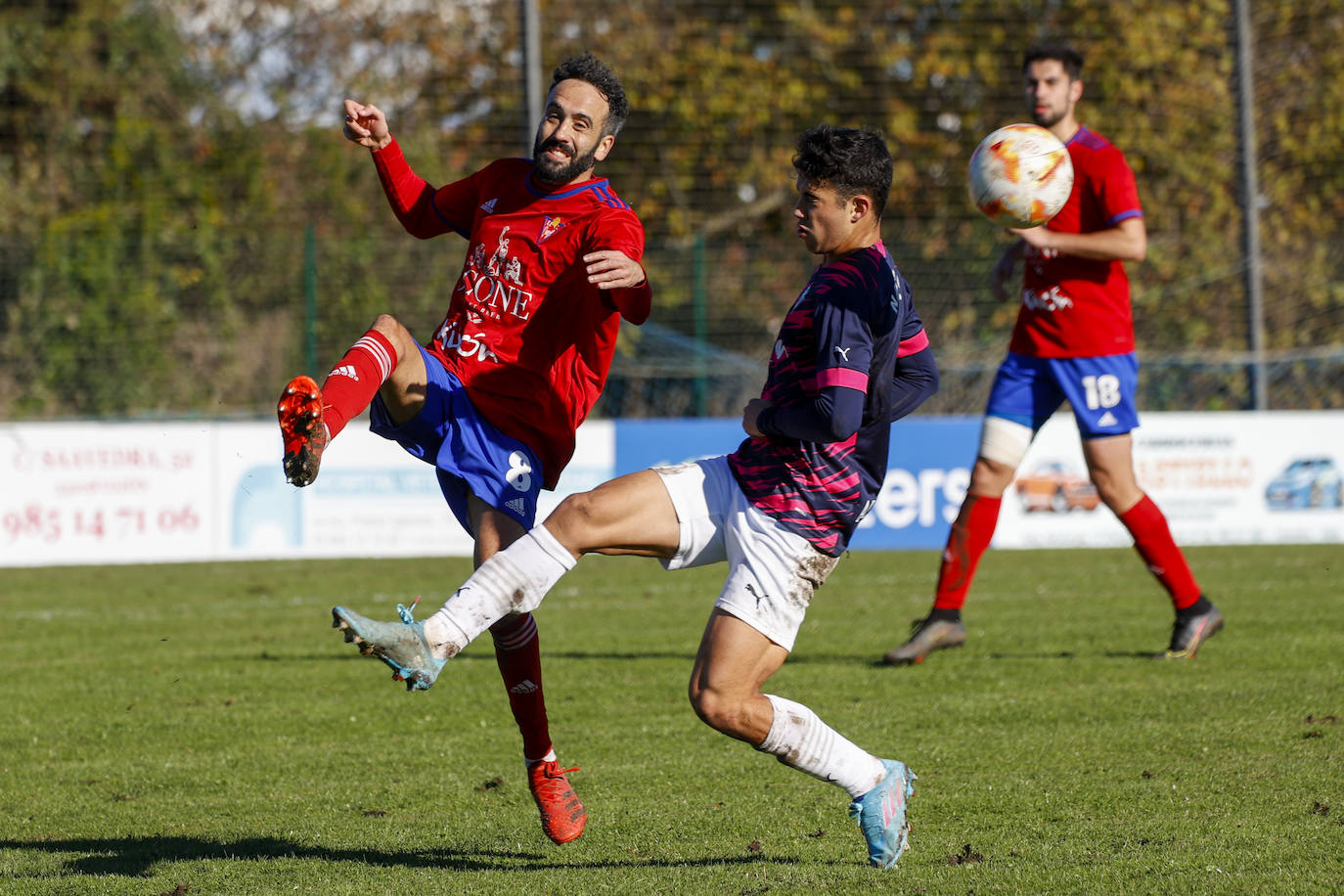 Fotos: Las mejores imágenes del Ceares - Sporting B