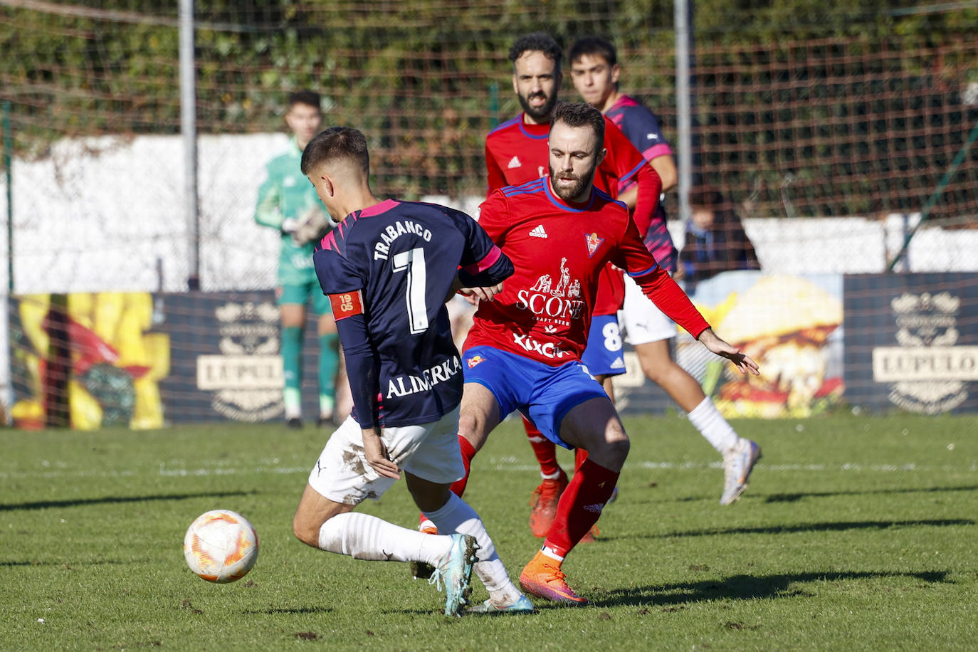 Fotos: Las mejores imágenes del Ceares - Sporting B