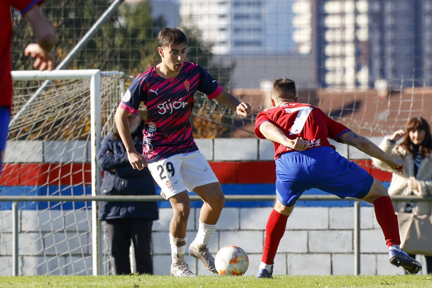 Fotos: Las mejores imágenes del Ceares - Sporting B