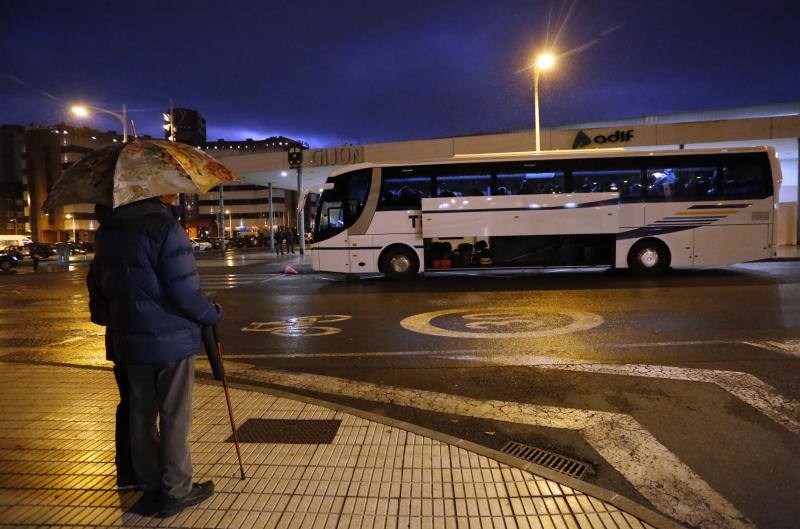 El autobús en el que partieron hacia León, el sábado por la tarde, los viajeros procedentes de Gijón 