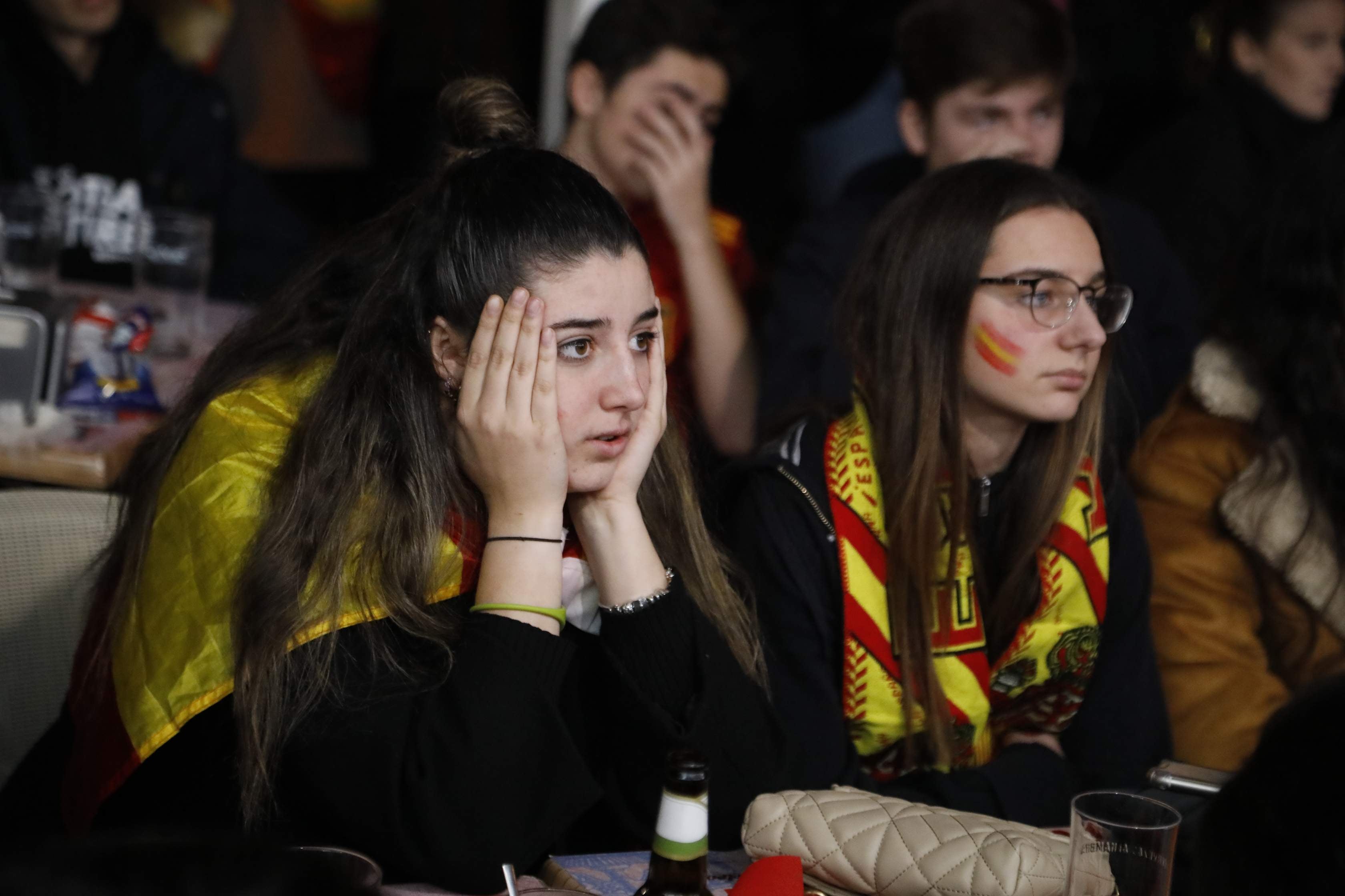 Fotos: Una decepción sin límite entre la afición asturiana