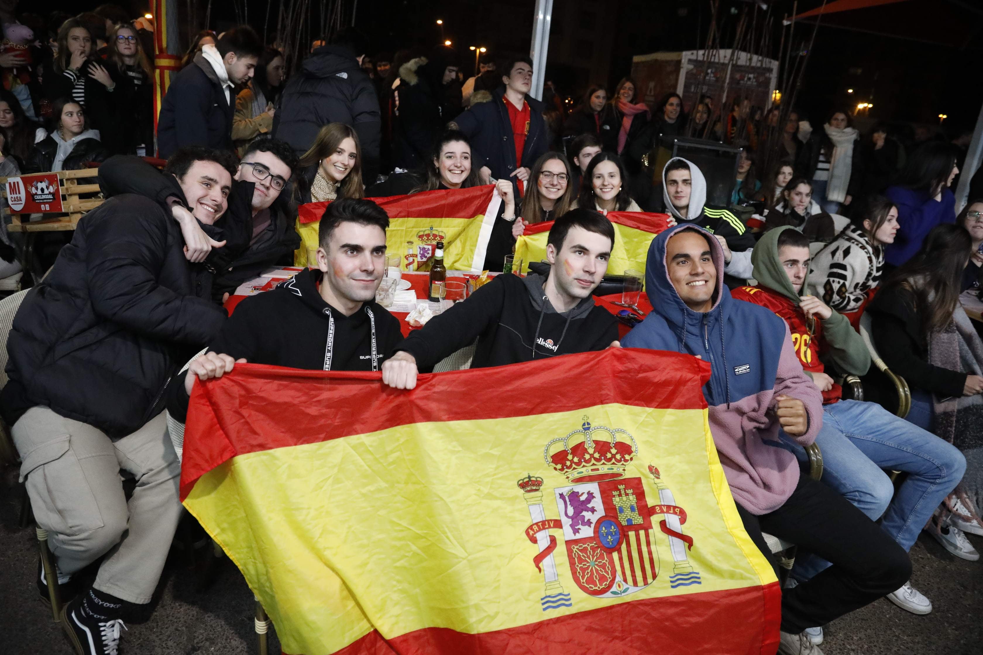 Fotos: Una decepción sin límite entre la afición asturiana