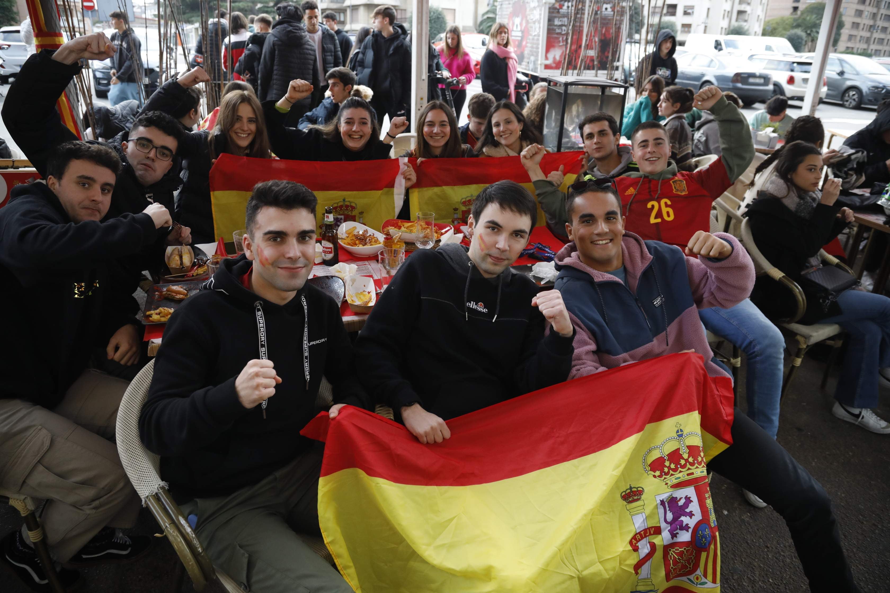 Fotos: Una decepción sin límite entre la afición asturiana