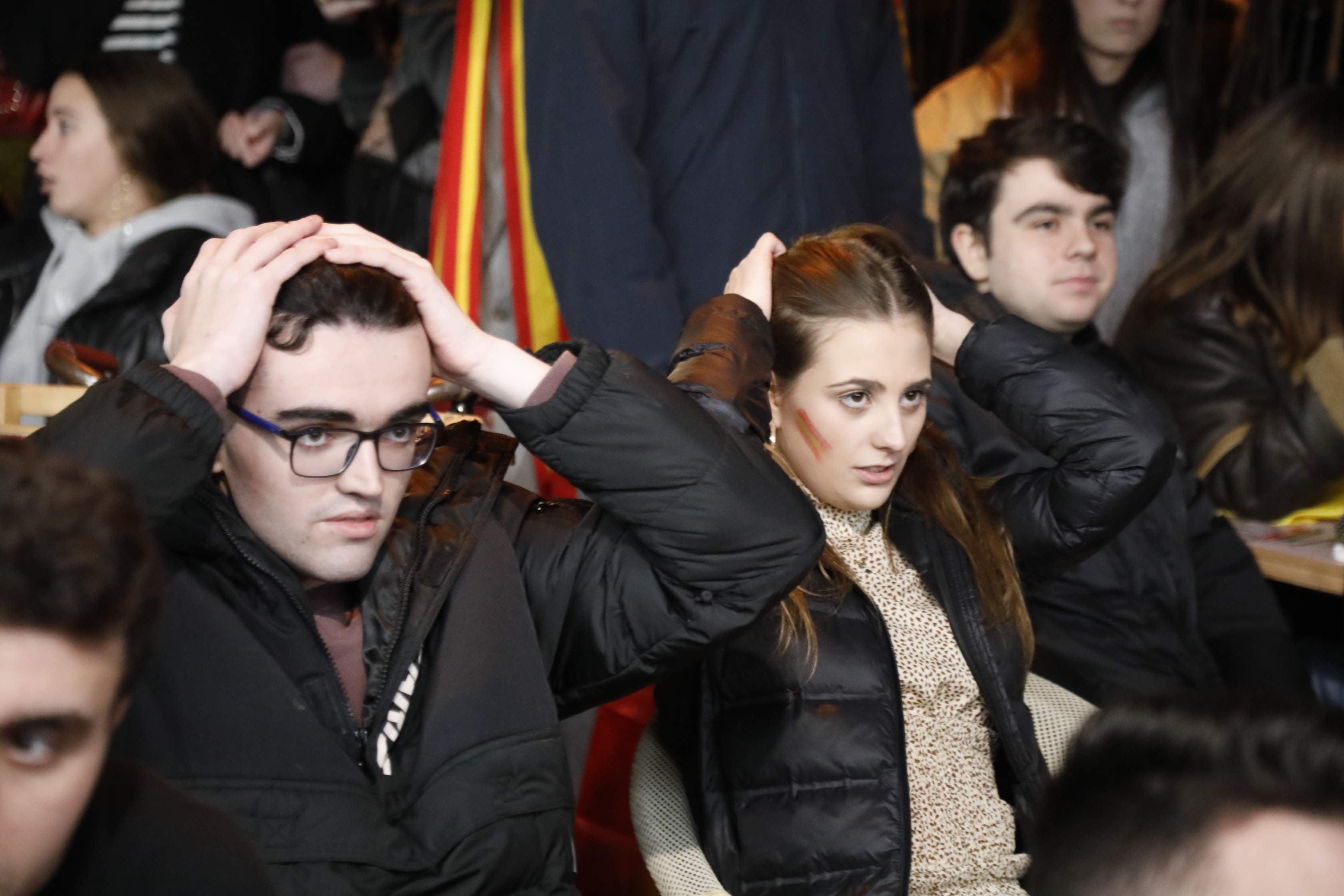 Fotos: Una decepción sin límite entre la afición asturiana