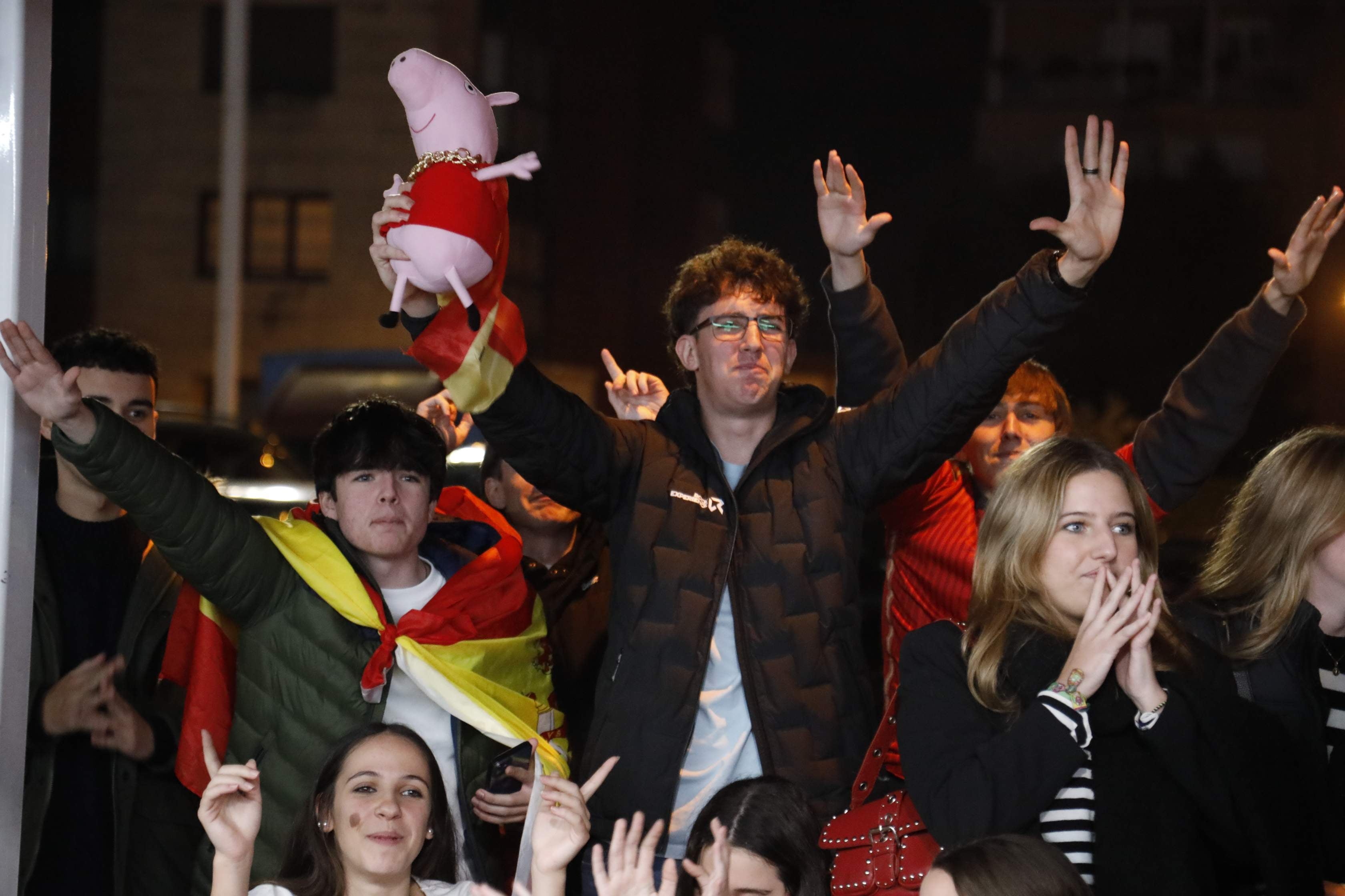 Fotos: Una decepción sin límite entre la afición asturiana