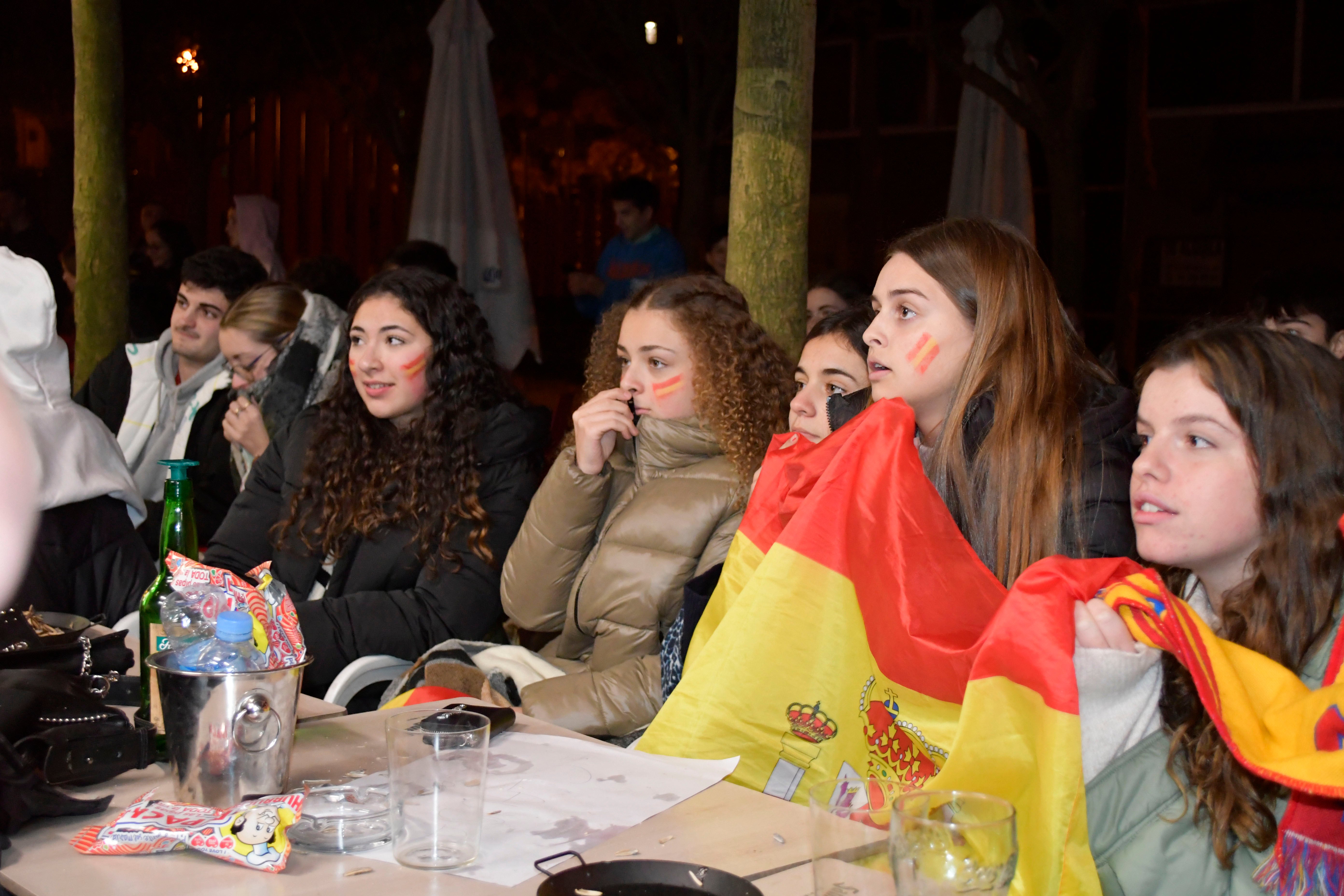 Fotos: Una decepción sin límite entre la afición asturiana