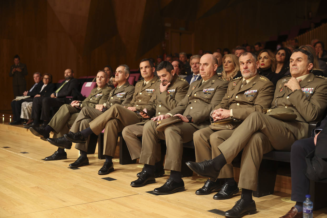 Fotos: Entrega de la Medalla de Oro al Regimiento «Príncipe» número 3 en Siero