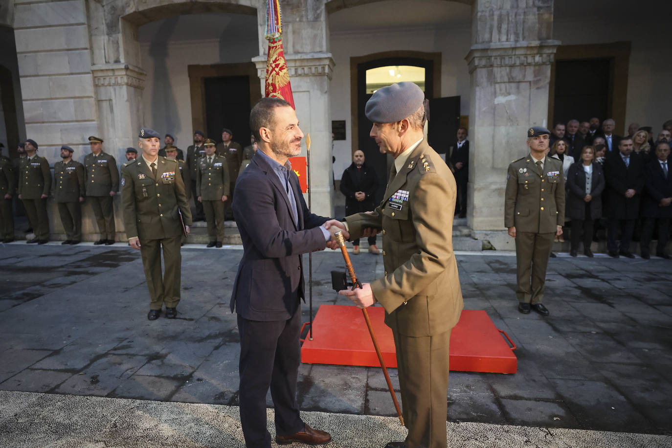 Fotos: Entrega de la Medalla de Oro al Regimiento «Príncipe» número 3 en Siero