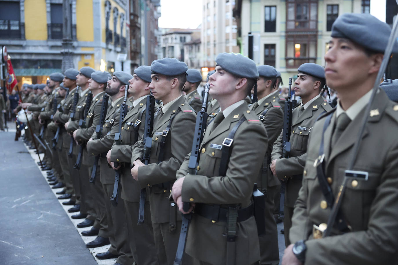 Fotos: Entrega de la Medalla de Oro al Regimiento «Príncipe» número 3 en Siero