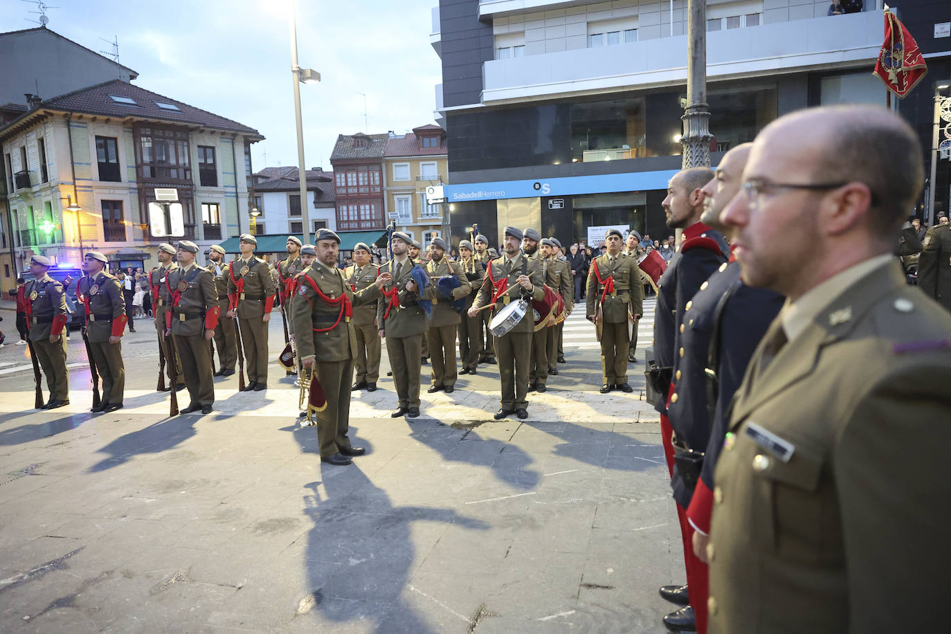 Fotos: Entrega de la Medalla de Oro al Regimiento «Príncipe» número 3 en Siero