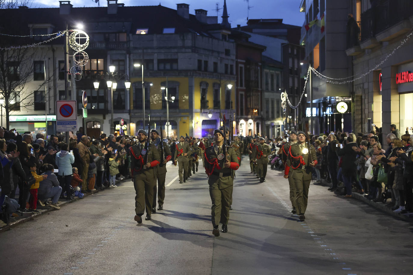 Fotos: Entrega de la Medalla de Oro al Regimiento «Príncipe» número 3 en Siero